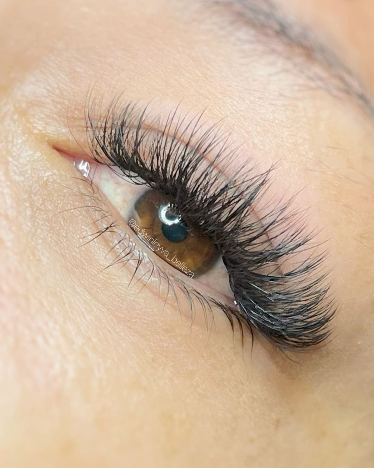 Pestañas pelo a pelo hibrida